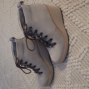 Tom's Taupe Suede Wedge Boots Size 7